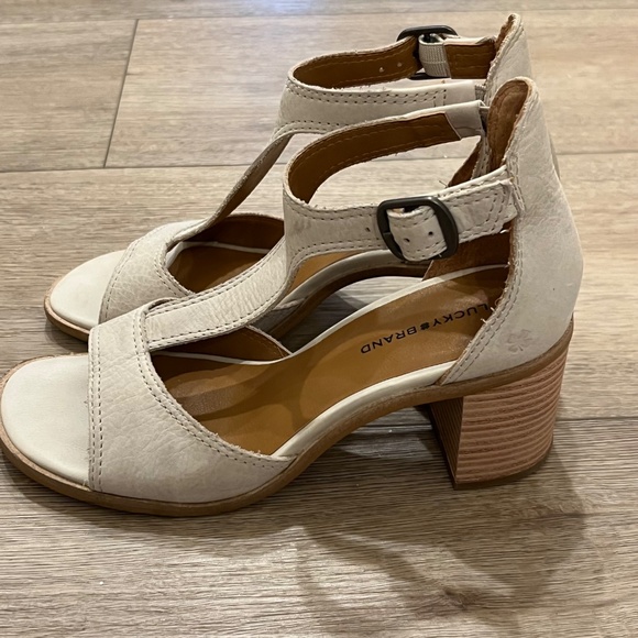 ✨ Lucky Brand “Sambeni” T-Strap Sandals – Nude – Women’s 7M - Picture 2 of 10